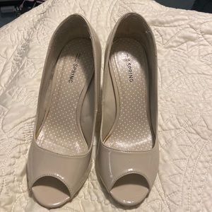 Used size 8 beige/neutral heel Call it Spring brand.
